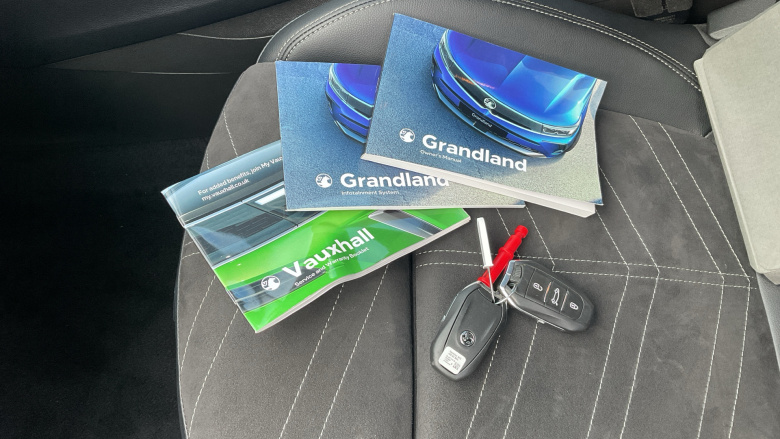 Vauxhall Grandland 1.5 Turbo D Ultimate 5dr Auto Diesel Hatchback